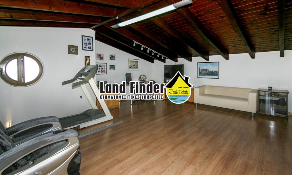 1529_landfinder-5805_thb